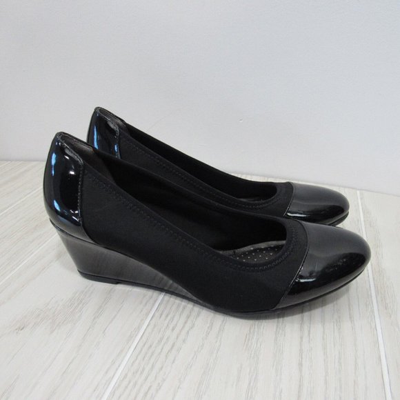 Life Stride Shoes - LifeStride Women's Juliana Stretch Wedge Pump -Size 9.5Cap Toe-Shine Black Upper